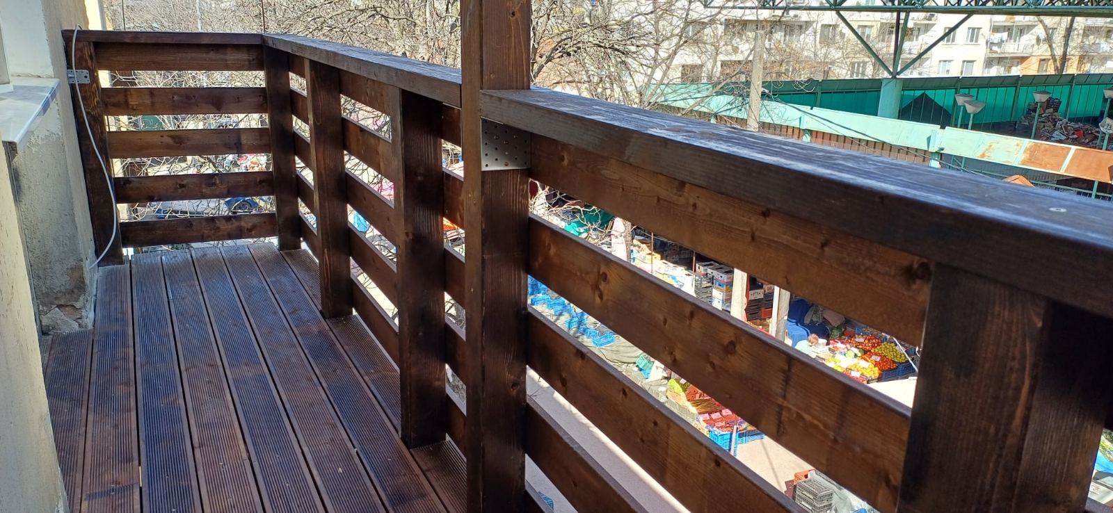 Дървен балкон