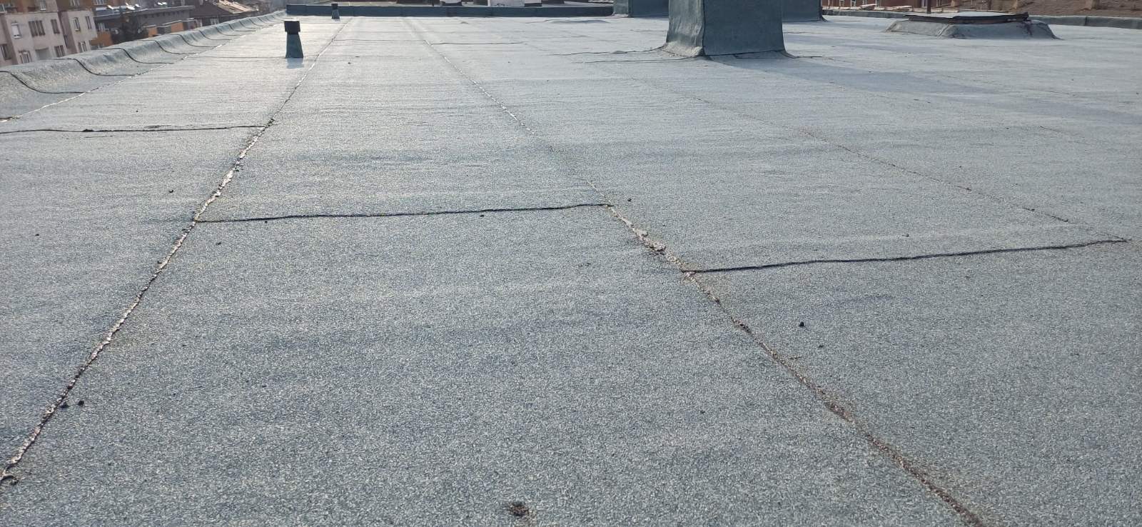 Плосък покрив с хидроизолация